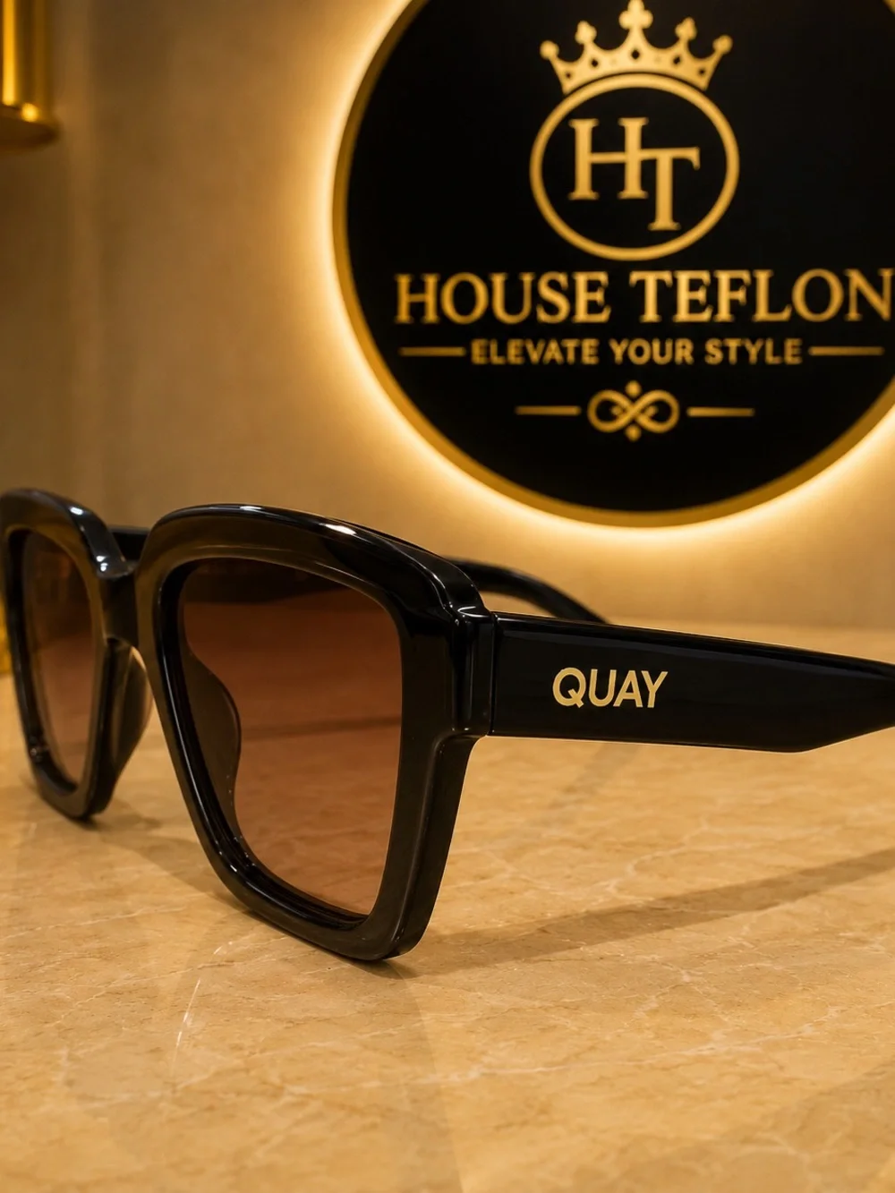 QUAY Oversized Square Sunglasses Black/Brown Gradient Lens.  Size: 52-21-145